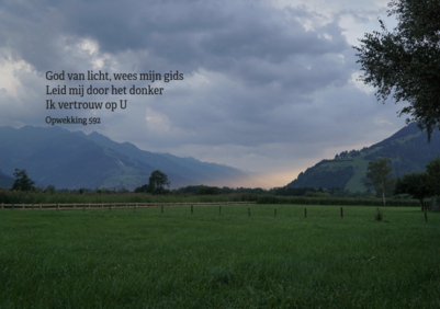 Berg met licht (ansichtkaart)