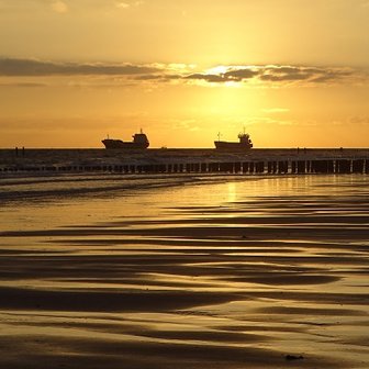 Schepen bij zonsondergang