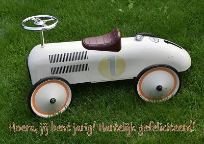 Kinderverjaardag, loopauto (Ansichtkaart nr. PK-676)