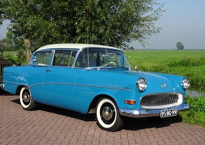 Klassieker Opel Rekord P1 (Ansichtkaart)