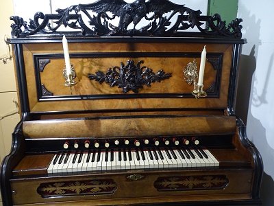 Harmonium (Ansichtkaart)