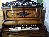 Harmonium (Ansichtkaart)